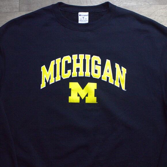 Michigan Wolverines Sweatshirt Men XL Blue Yellow Spell Out Fleece - Picture 1 of 5
